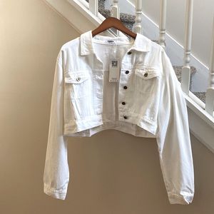 Brand new, white cropped jean jacket with pockets!